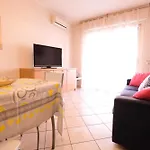 Poseidon 4 - Apartment Pineto